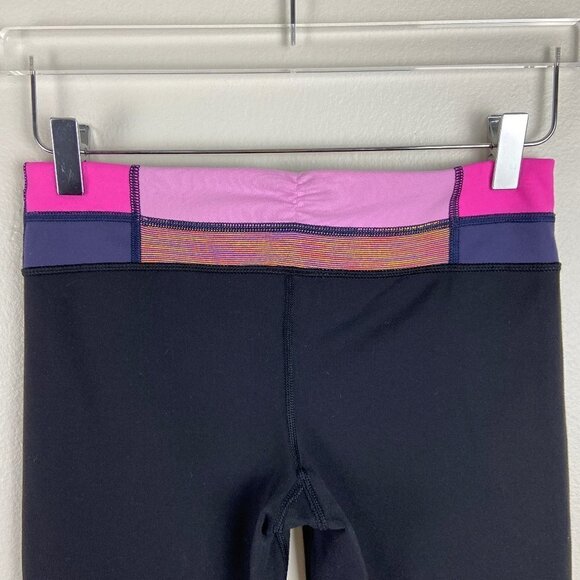 LULULEMON | Groove Crop Black Raspberry Pink 6  Reversible - Picture 4 of 8